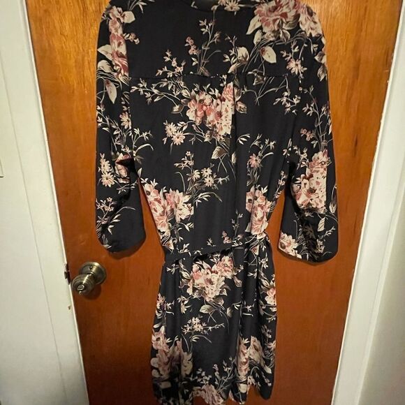 Buttoned Down Floral Dress w Belt tie - Picture 5 of 6